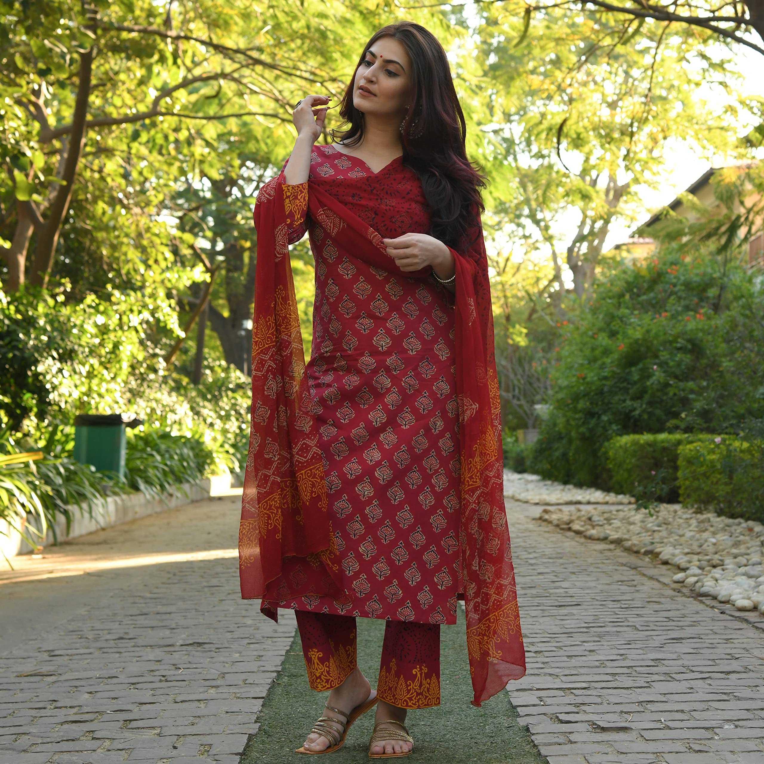 KLOSIA Women Printed Kurta and Pant Set with Dupatta (Medium) Maroon - Image 4